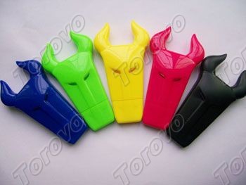 牛年來到了,牛年臉紅了,牛年心花了,牛年害羞了。春的腳 多彩牛頭U盤