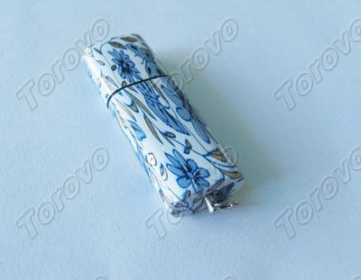 長橢圓角古典青花陶瓷U盤,整體設計方正古樸,極具中國風 長橢圓角古典青花陶瓷U盤