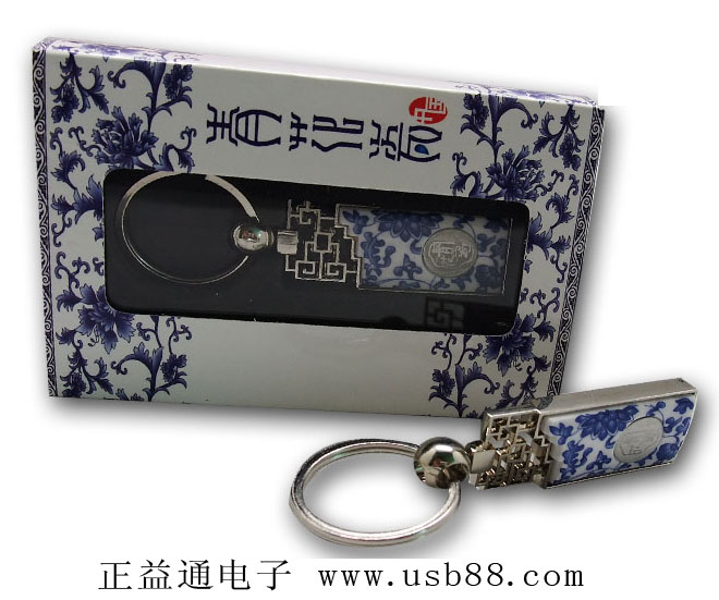青花瓷與U盤的完美結(jié)合,不僅可以儲存數(shù)據(jù),同時也是一個 青花瓷金屬U盤,商務(wù)時尚經(jīng)典